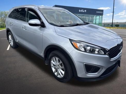 Used 2018 Kia Sorento AWD image 2