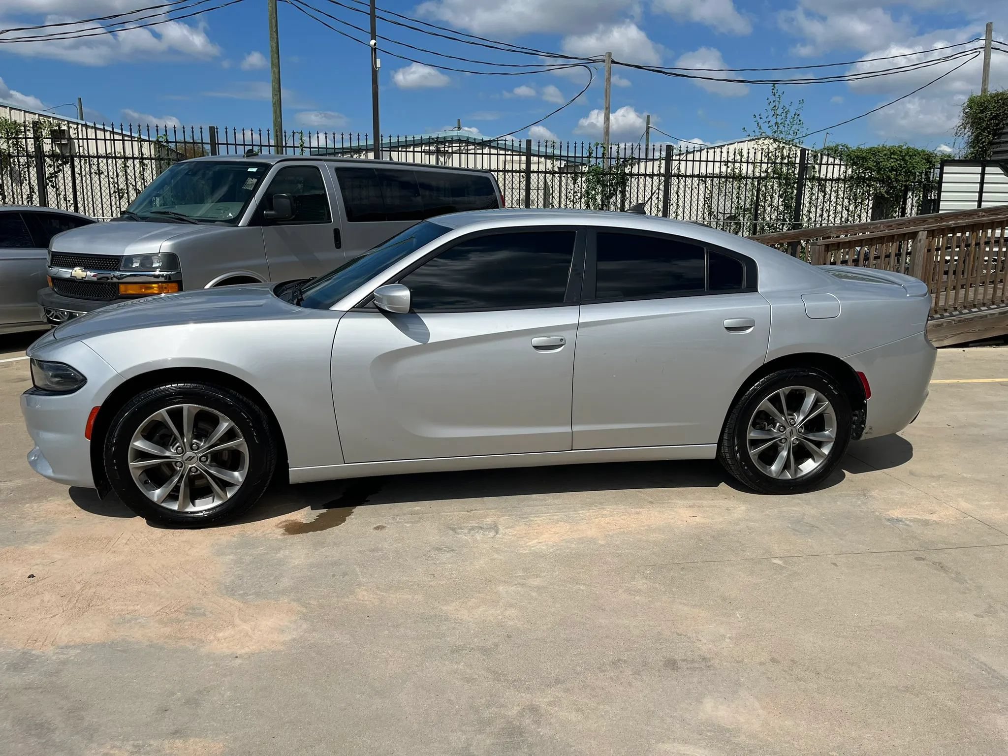 Used 2020 Dodge Charger SXT AWD/4WD image 4