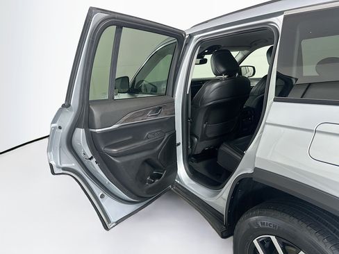 Used 2023 Jeep Grand Cherokee Limited AWD/4WD image 25