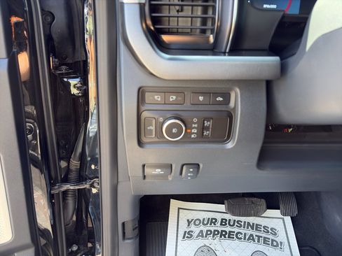 Used 2023 Ford F450 Platinum w/ FX4 Off-Road Package AWD/4WD image 12