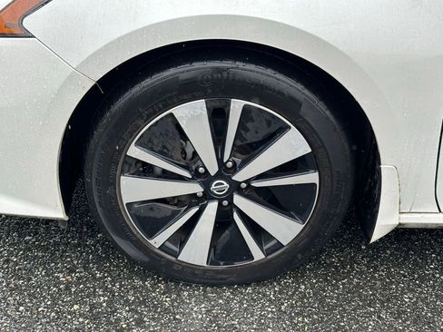 Used 2022 Nissan Altima 2.5 SV w/ SV Premium Package image 11