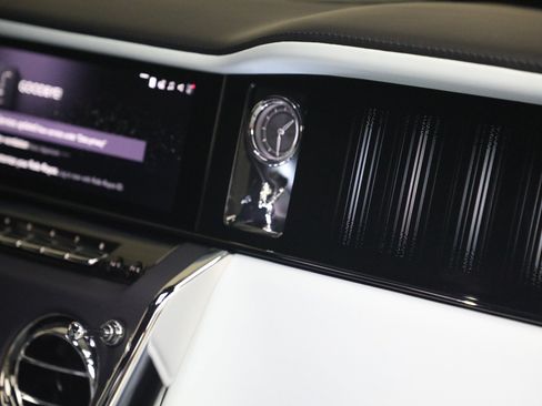 Certified 2025 Rolls-Royce Cullinan AWD/4WD image 31