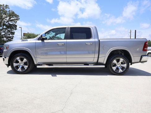 Used 2019 RAM 1500 Laramie AWD/4WD image 3