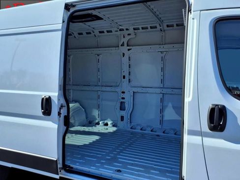 New 2025 RAM ProMaster 2500 w/ Convenience Group FWD image 7