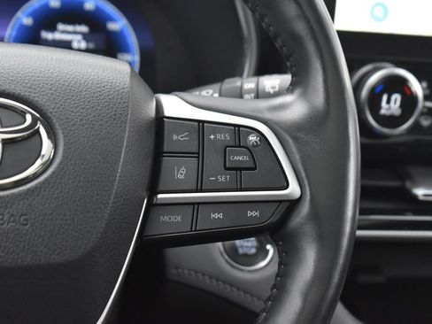 Used 2023 Toyota Highlander Platinum FWD image 16
