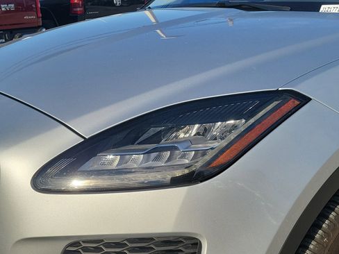 Used 2018 Jaguar E-PACE SE image 9