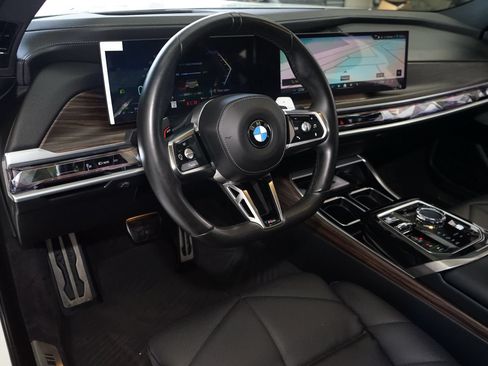 Used 2024 BMW 740i w/ Premium Package RWD image 2