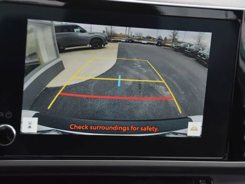 Used 2025 Toyota Camry SE image 3