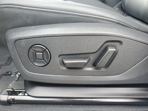 Used 2025 Audi Q3 2.0T Premium w/ Convenience Package AWD/4WD image 22