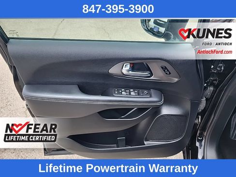Used 2025 Chrysler Pacifica Select FWD image 46
