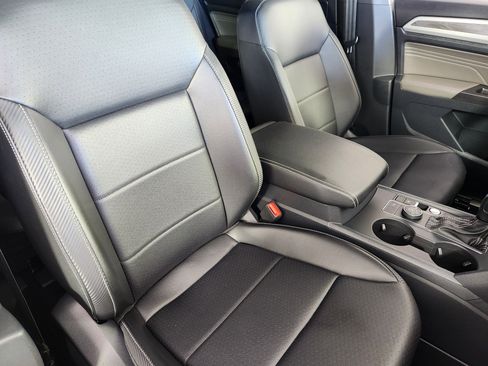 Used 2021 Volkswagen Atlas Cross Sport SE image 10