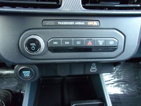 Used 2025 Ford Maverick XLT w/ Black Appearance Package image 20