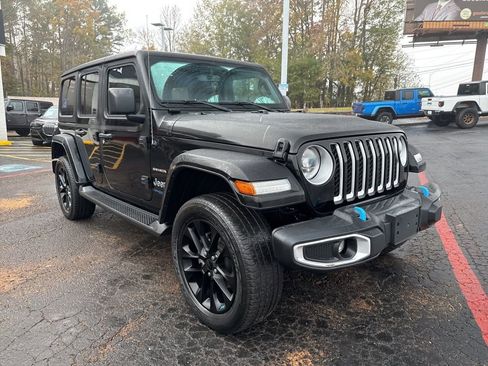 Used 2022 Jeep Wrangler Unlimited Sahara image 3