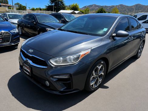 Used 2020 Kia Forte LXS FWD image 3