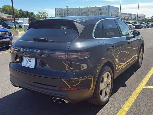 Used 2022 Porsche Cayenne image 6