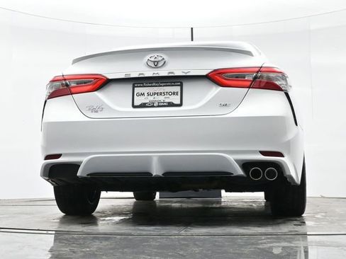 Used 2018 Toyota Camry SE w/ Moonroof Package image 30