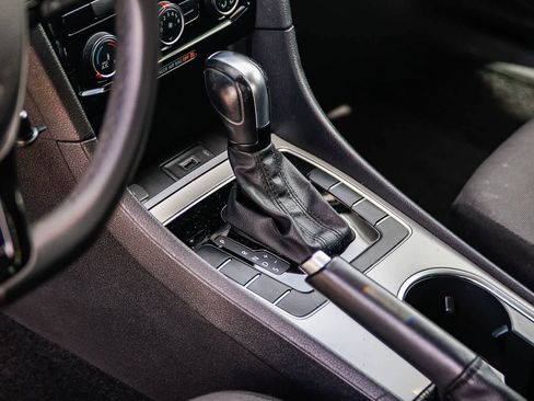 Used 2021 Volkswagen Passat 2.0T S FWD image 19