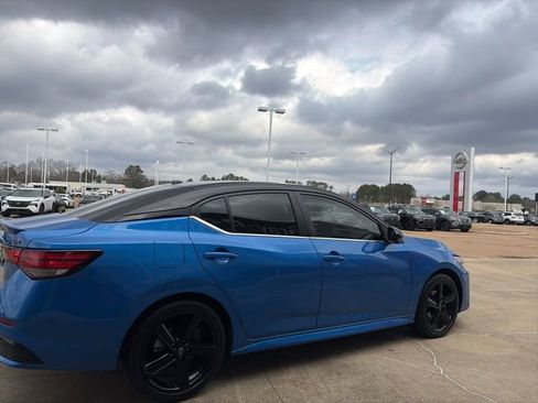 Used 2025 Nissan Sentra SR w/ SR Premium Package image 4