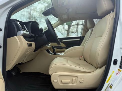 Used 2018 Toyota Highlander XLE image 12