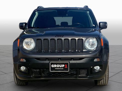 Used 2018 Jeep Renegade Altitude FWD image 3