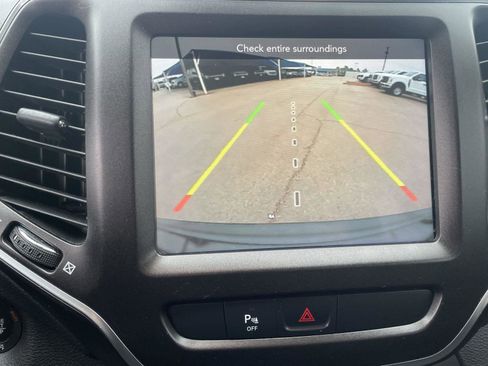 Used 2020 Jeep Cherokee Trailhawk w/ Cold Weather Group image 19