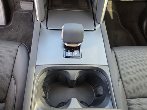 Used 2025 Land Rover Discovery Sport S image 17