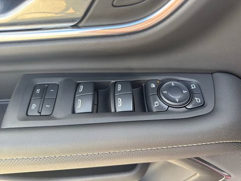 Used 2024 GMC Yukon XL SLT w/ SLT Luxury Package image 26