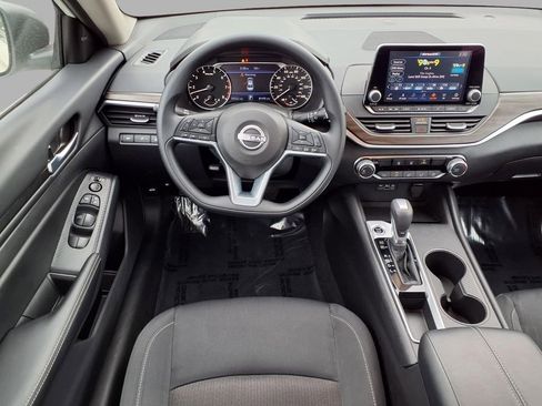 Certified 2025 Nissan Altima 2.5 SV FWD image 4