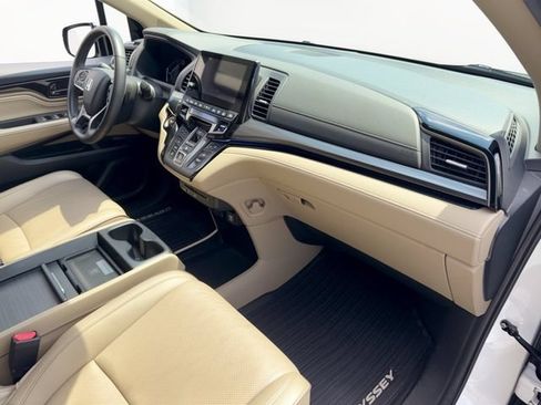 Used 2023 Honda Odyssey Elite image 32