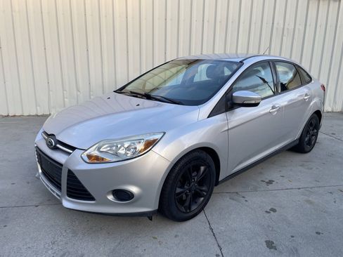 Used 2014 Ford Focus SE w/ SE Winter Package FWD image 7