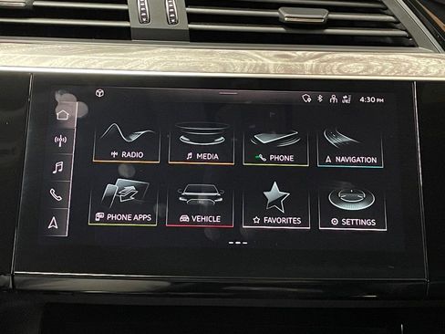 Used 2021 Audi e-tron Premium w/ Convenience Plus Package image 33