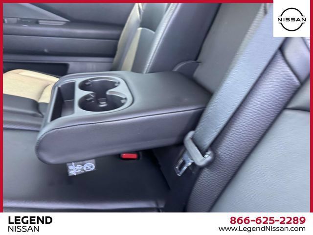Used 2024 Nissan Pathfinder SL AWD/4WD image 13