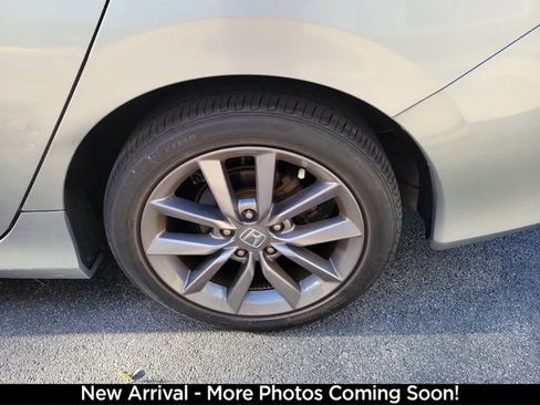 Used 2019 Honda Civic EX-L image 4