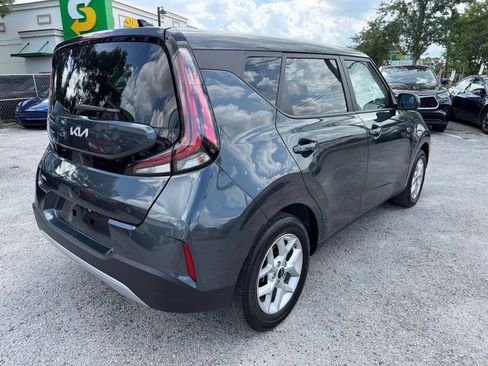 Used 2025 Kia Soul LX w/ LX Technology Package FWD image 4
