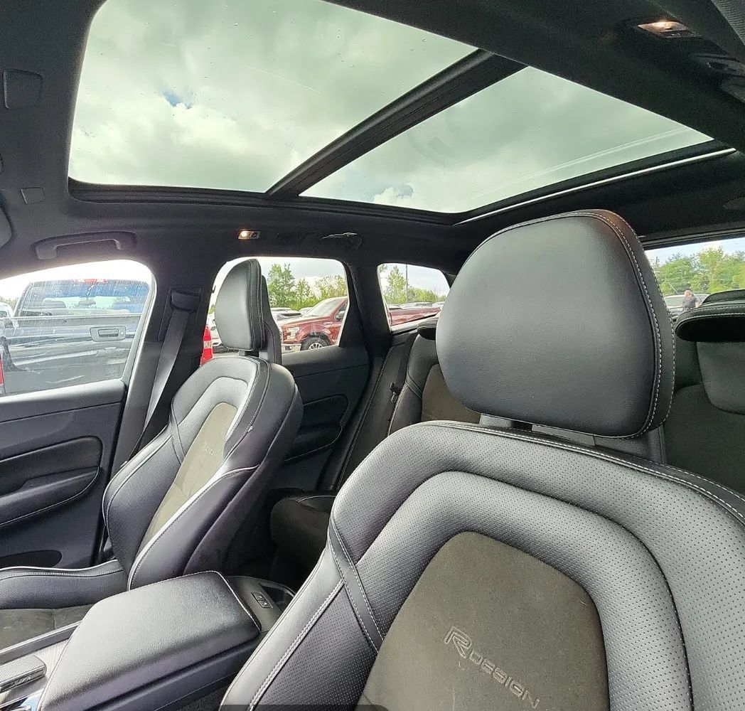 Used 2019 Volvo XC60 T5 R-Design AWD/4WD image 8