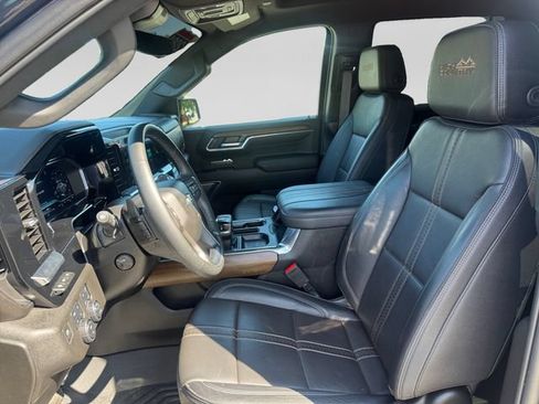 Used 2024 Chevrolet Silverado 1500 High Country w/ Technology Package AWD/4WD image 9