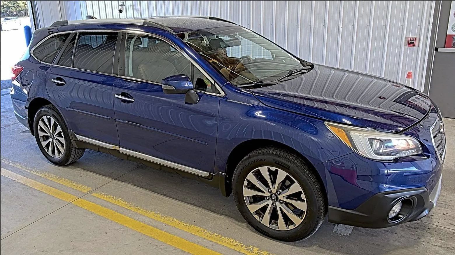 Used 2017 Subaru Outback 3.6R Touring AWD/4WD image 5