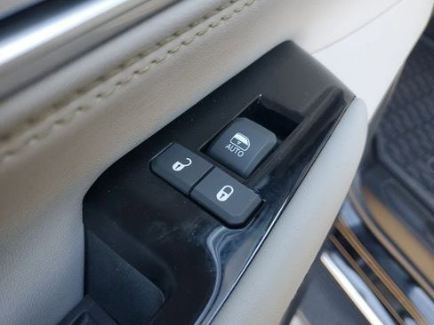 Certified 2024 Jeep Wagoneer 2WD w/ Premium Group I image 18