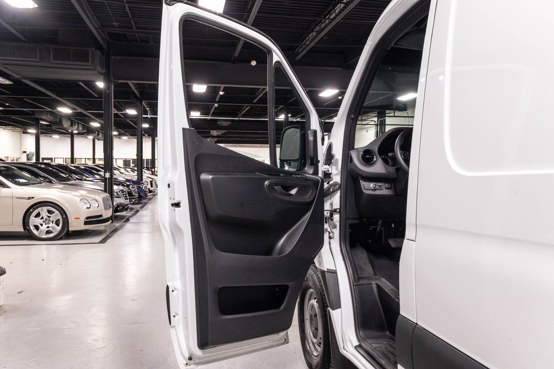 Used 2021 Mercedes-Benz Sprinter 2500 w/ Driver Convenience Package image 4