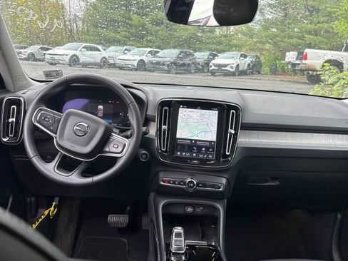 Used 2023 Volvo XC40 B5 Ultimate w/ Climate Package AWD/4WD image 3