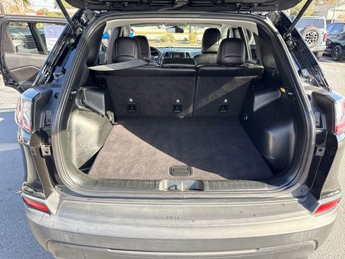 Used 2019 Jeep Cherokee Latitude Plus w/ Cold Weather Group image 24