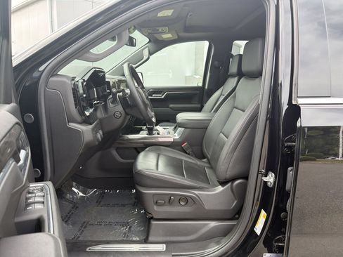 Used 2025 Chevrolet Silverado 1500 LTZ w/ LTZ Premium Package AWD/4WD image 7