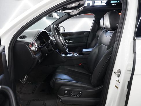 Used 2018 Bentley Bentayga Onyx Edition AWD/4WD image 14
