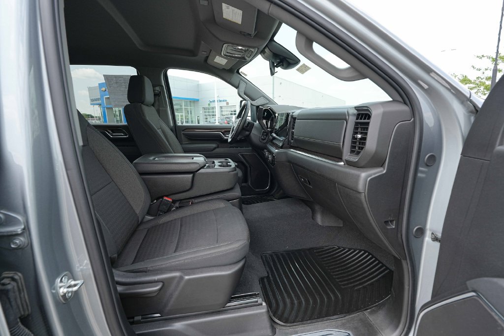 Used 2025 Chevrolet Silverado 2500 LT w/ Convenience Package AWD/4WD image 22