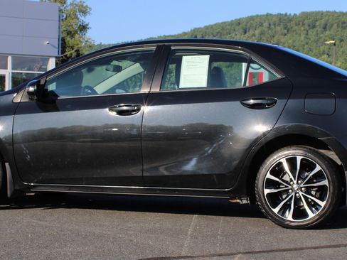 Used 2018 Toyota Corolla SE w/ SE Premium Package FWD image 13