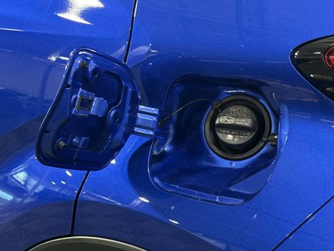 Used 2022 Toyota C-HR XLE image 40