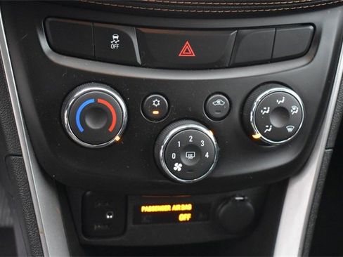 Used 2017 Chevrolet Trax LT w/ LT Convenience Package image 25