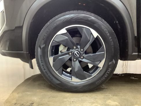 Used 2025 Nissan Rogue SV FWD image 23