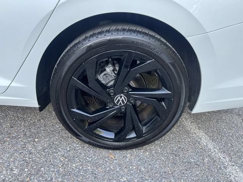 Used 2025 Volkswagen Jetta SE FWD image 26