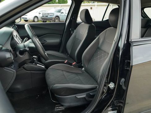 Used 2019 Nissan Kicks S FWD image 7
